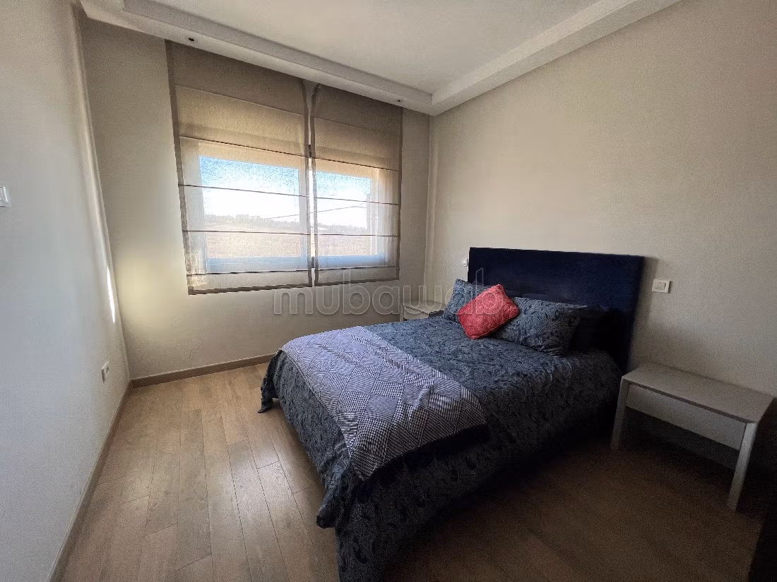 شقة للبيع ب عين الذياب امتداد. 3 غرف جميلة. مفروشة