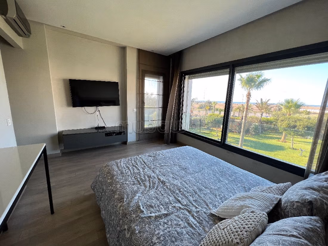 شقة للبيع ب عين الذياب امتداد. 3 غرف جميلة. مفروشة