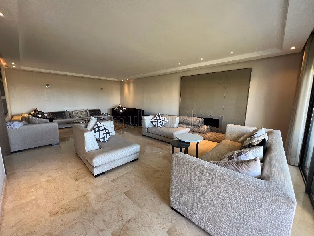 شقة للبيع ب عين الذياب امتداد. 3 غرف جميلة. مفروشة