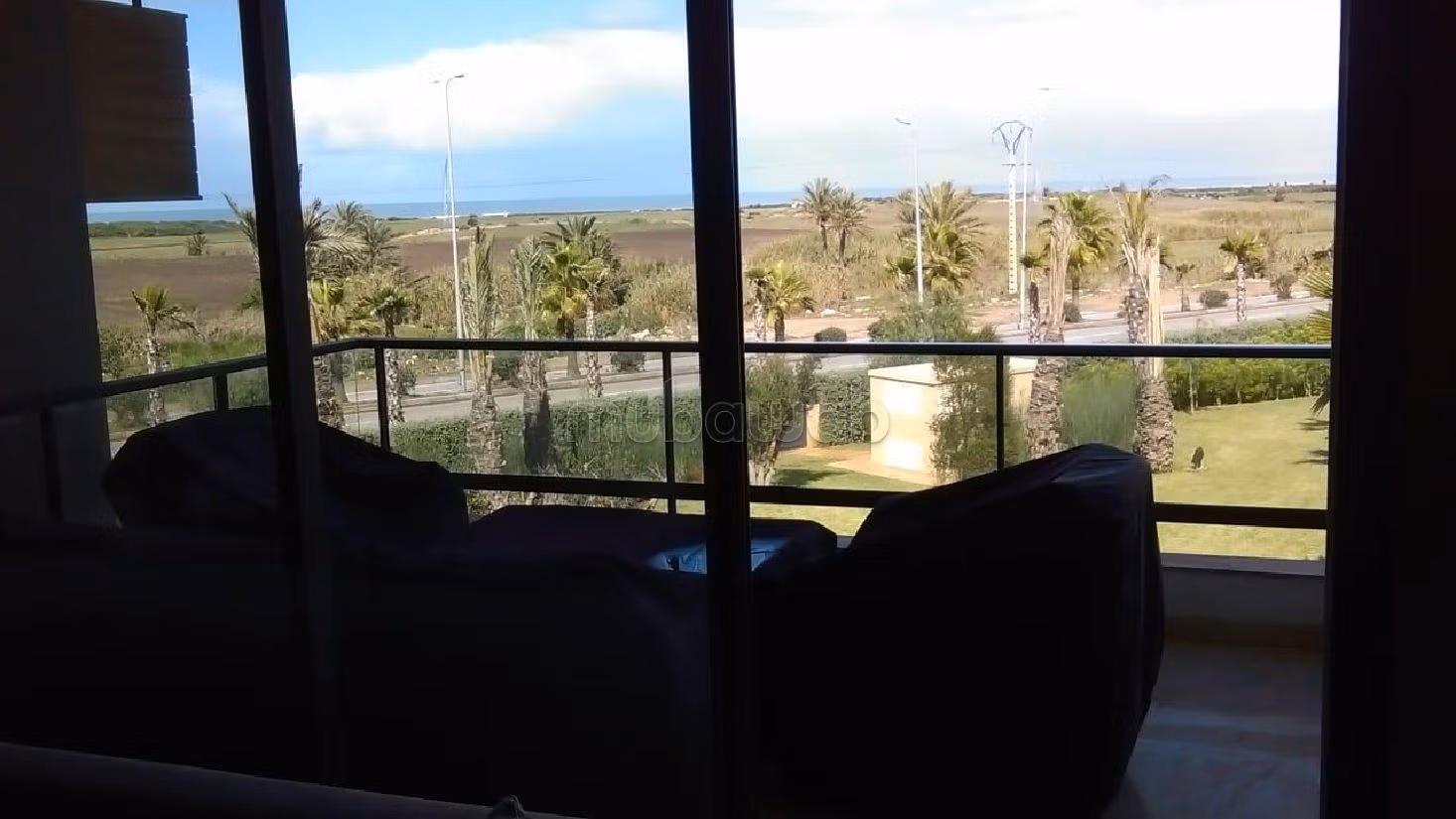 شقة للبيع ب عين الذياب امتداد. 3 غرف جميلة. مفروشة