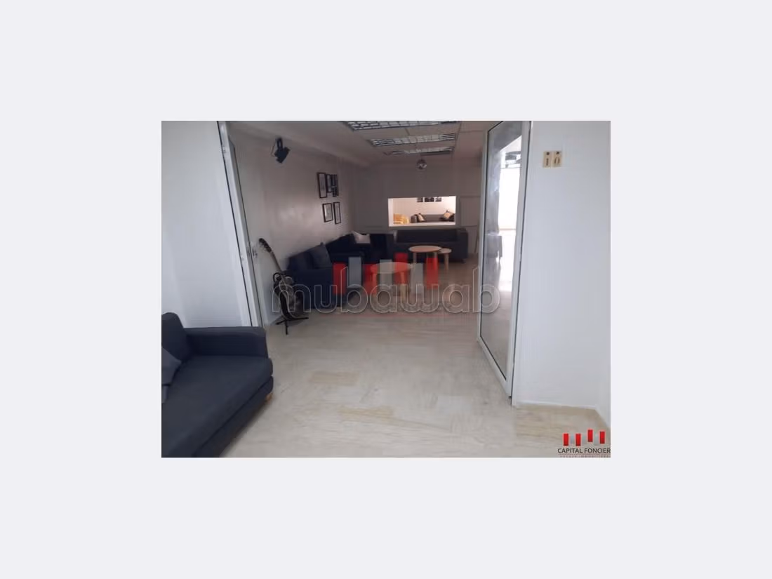 Ufficio disponibile in vendita a Anfa. Superficie 1452 m². Con garage e ascensore. 