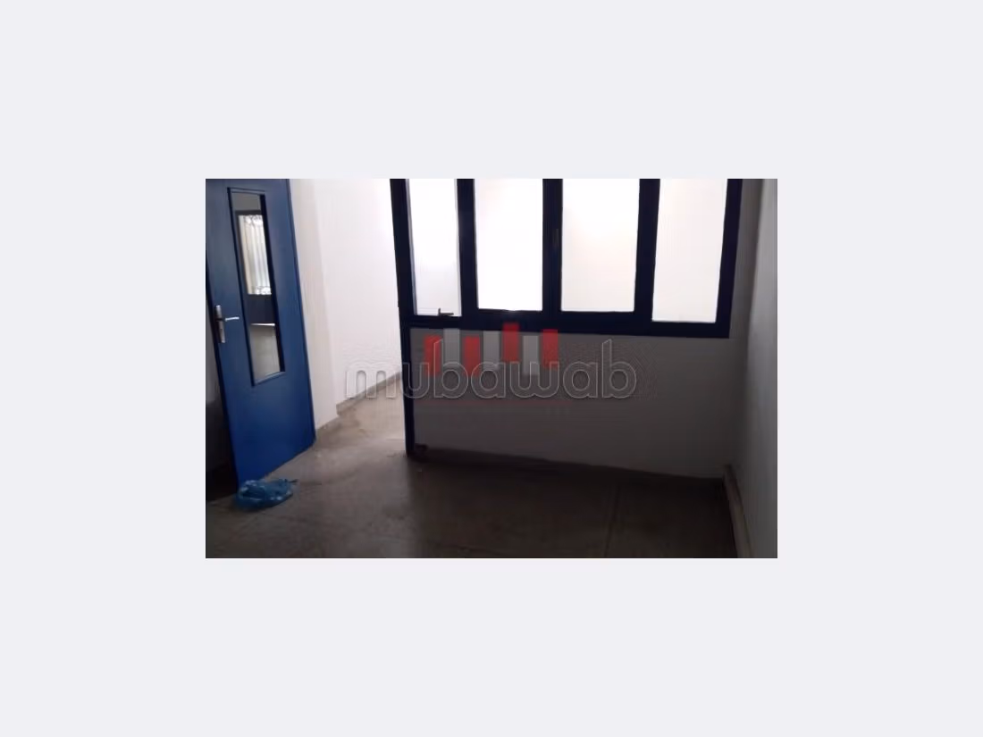 Offices & shops to rent in Zone Industrielle. Dimension 350 m². 