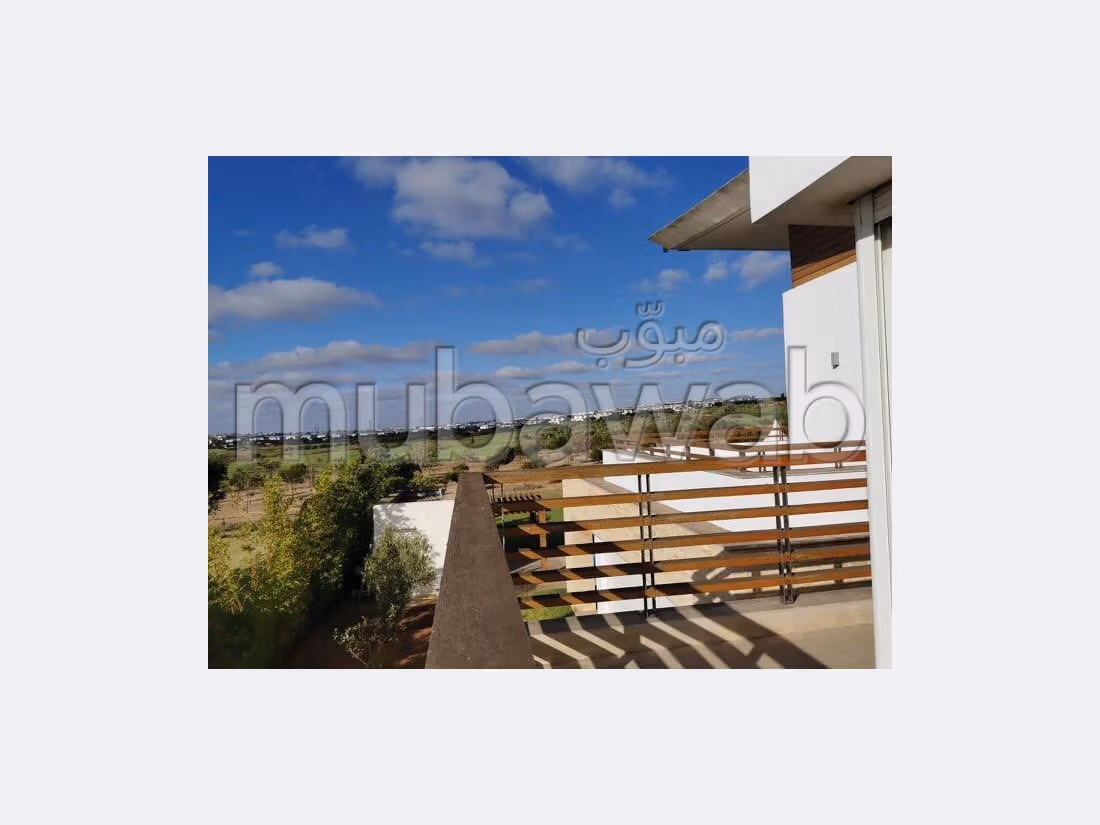 فيلا فاخرة للبيع ب المدينة الخضراء. 5 غرف رائعة. كونسياج وحوض سباحة