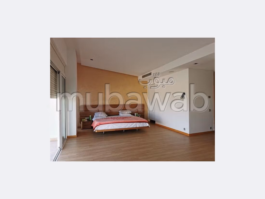 فيلا فاخرة للبيع ب المدينة الخضراء. 5 غرف رائعة. كونسياج وحوض سباحة