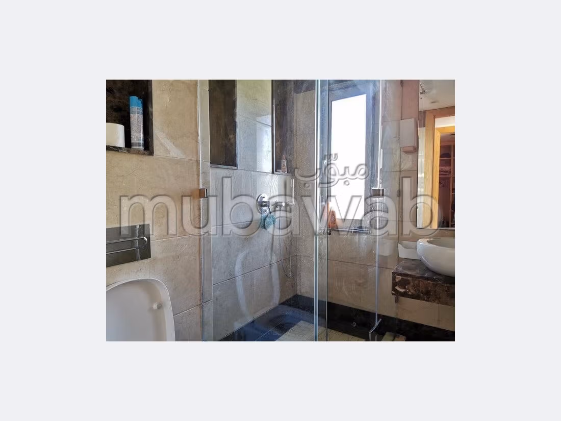 فيلا فاخرة للبيع ب المدينة الخضراء. 5 غرف رائعة. كونسياج وحوض سباحة