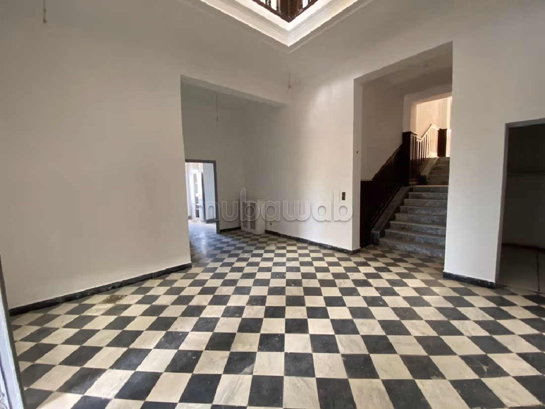Nu te koop: villa's en luxe woningen in Marchan. Oppervlakte 9483 m². Terras en garage. 