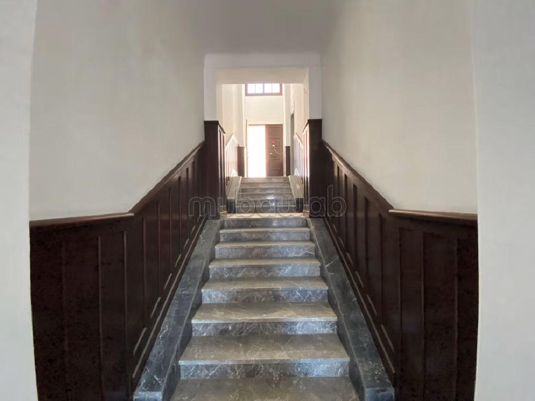 Nu te koop: villa's en luxe woningen in Marchan. Oppervlakte 9483 m². Terras en garage. 