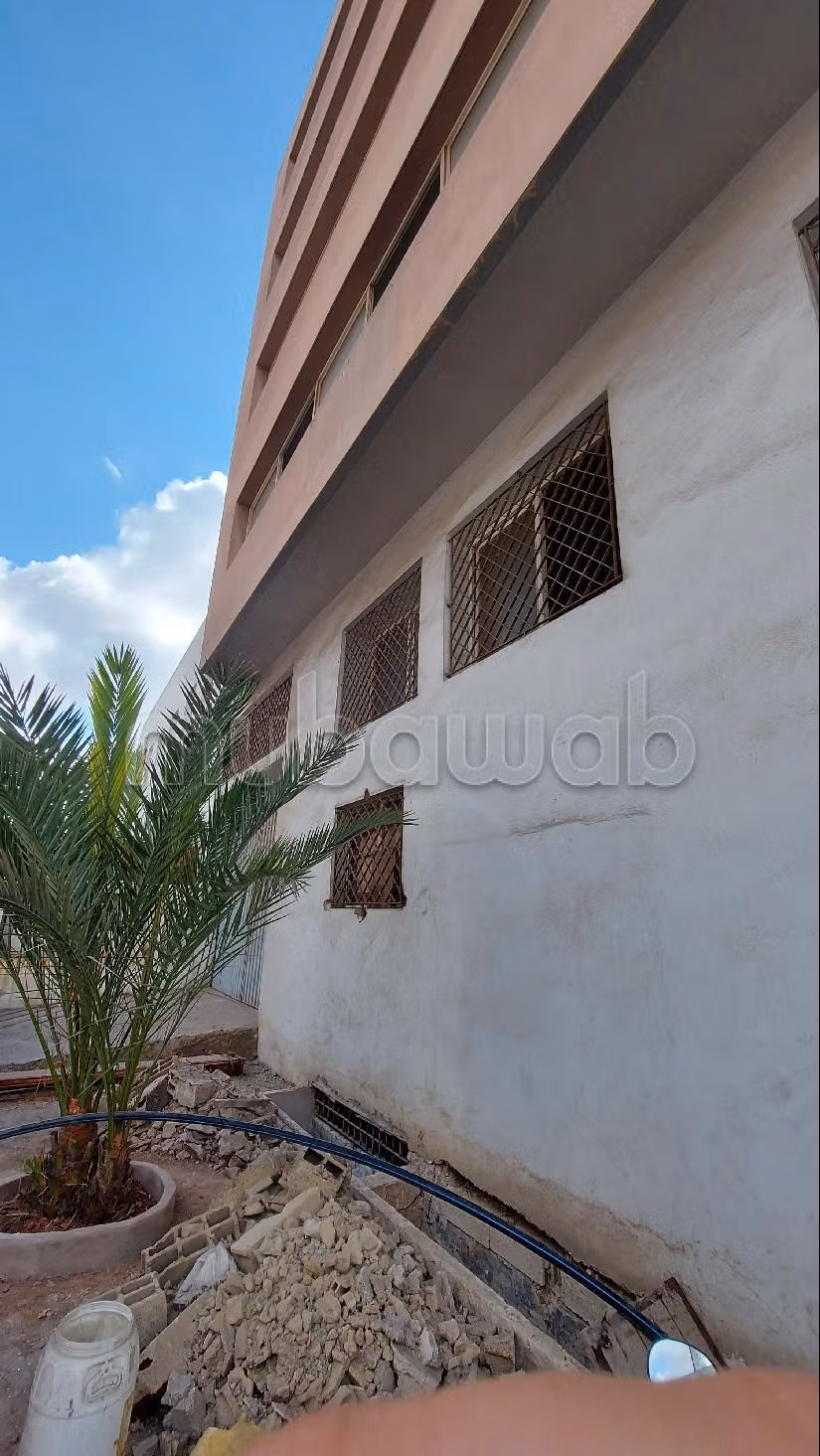 Te huur: kantoorruimte in Aïn Sebaâ. Oppervlakte 2500 m². Met terras en lift. 