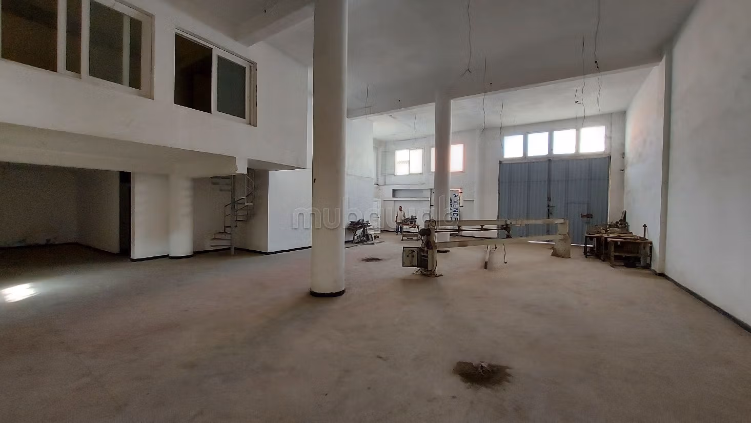 Te huur: kantoorruimte in Aïn Sebaâ. Oppervlakte 2500 m². Met terras en lift. 