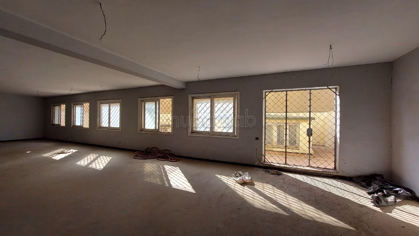 Te huur: kantoorruimte in Aïn Sebaâ. Oppervlakte 2500 m². Met terras en lift. 