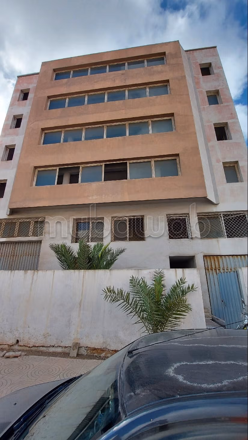Te huur: kantoorruimte in Aïn Sebaâ. Oppervlakte 2500 m². Met terras en lift. 