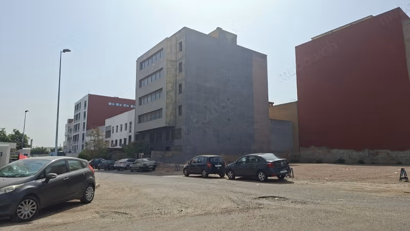Oficinas en alquiler en Aïn Sebaâ. Área total 2500 m². Con Ascensor, balcón. 