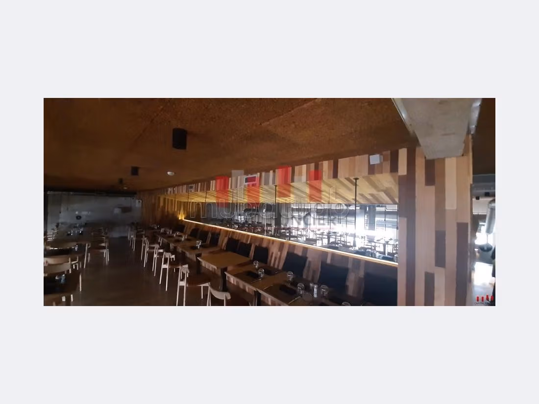 Locale commerciale in vendita. Superficie di 420 m². 