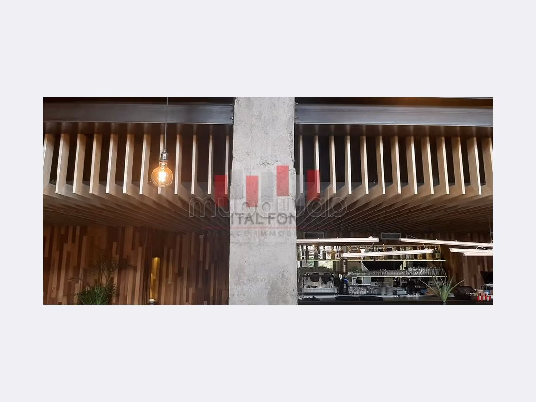 Locale commerciale in vendita. Superficie di 420 m². 