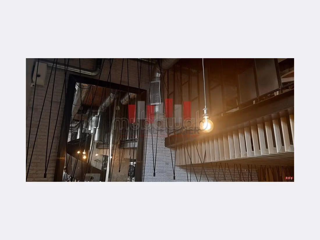 Locale commerciale in vendita. Superficie di 420 m². 