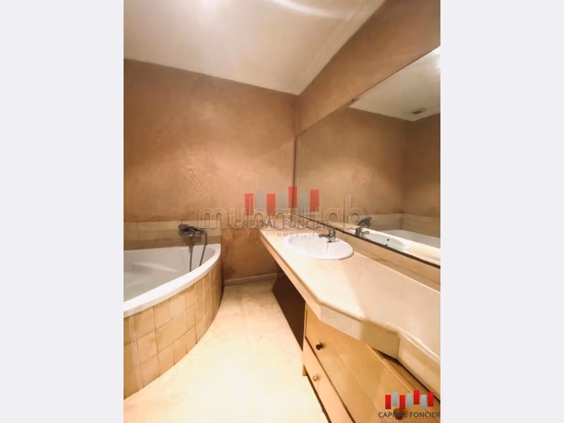 بيع شقة بغوثي. 1 غرفة جيدة. مرآب. 