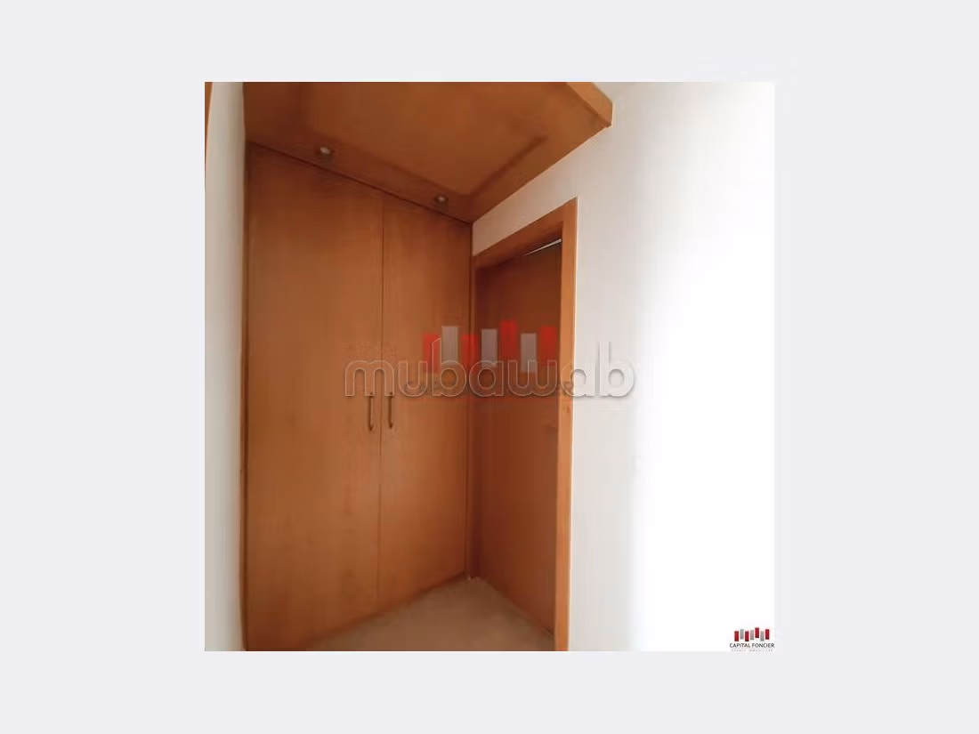 Affitta il tuo appartamento. 1 bella camera da letto. Forno. 