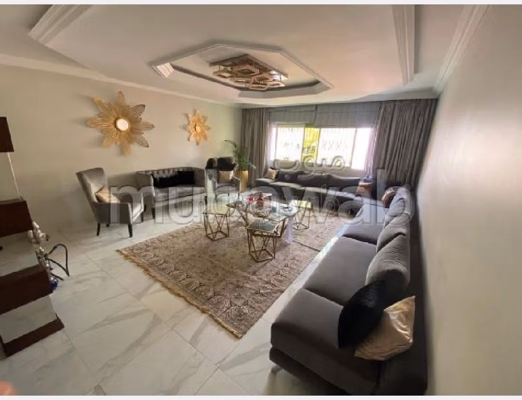 شقة رائعة للبيع بحي المستشفيات. 3 غرف رائعة. مفروشة