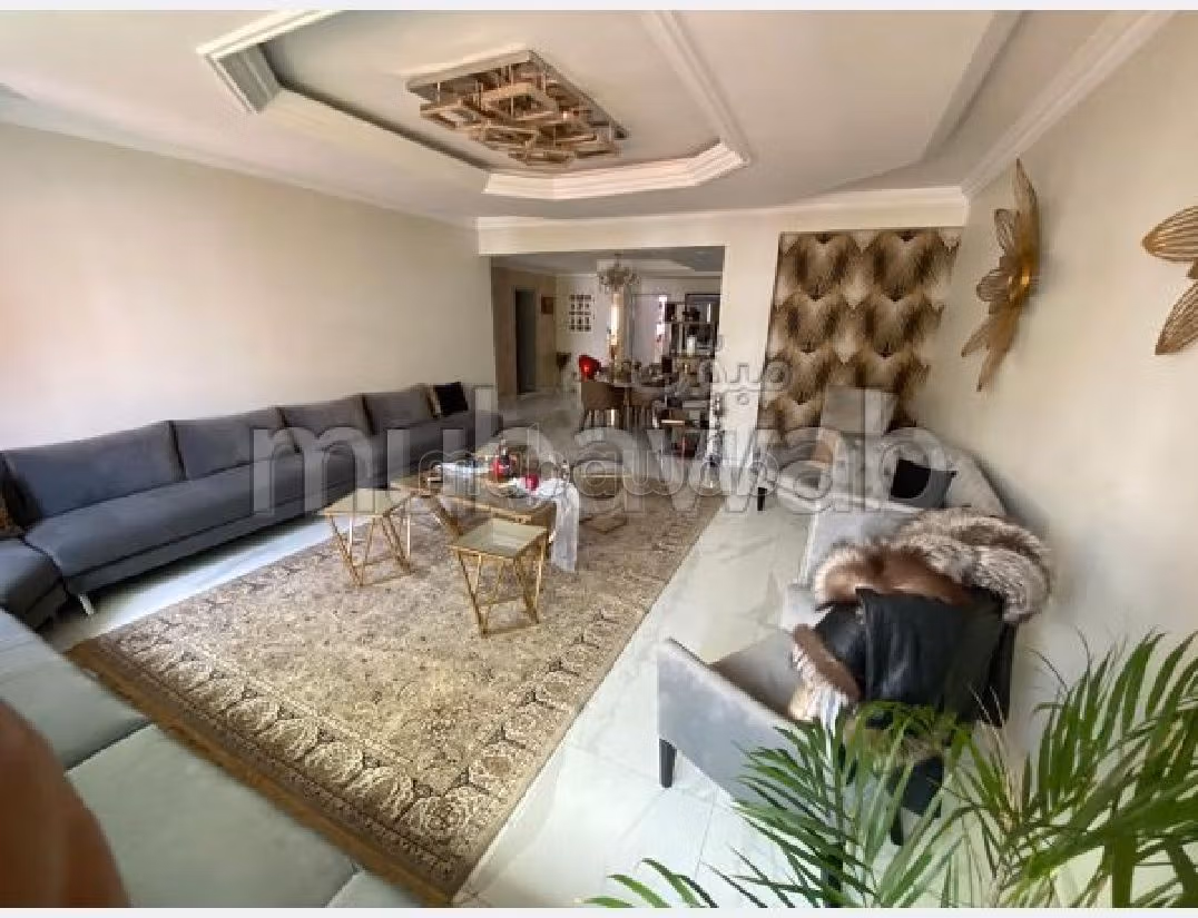 شقة رائعة للبيع بحي المستشفيات. 3 غرف رائعة. مفروشة