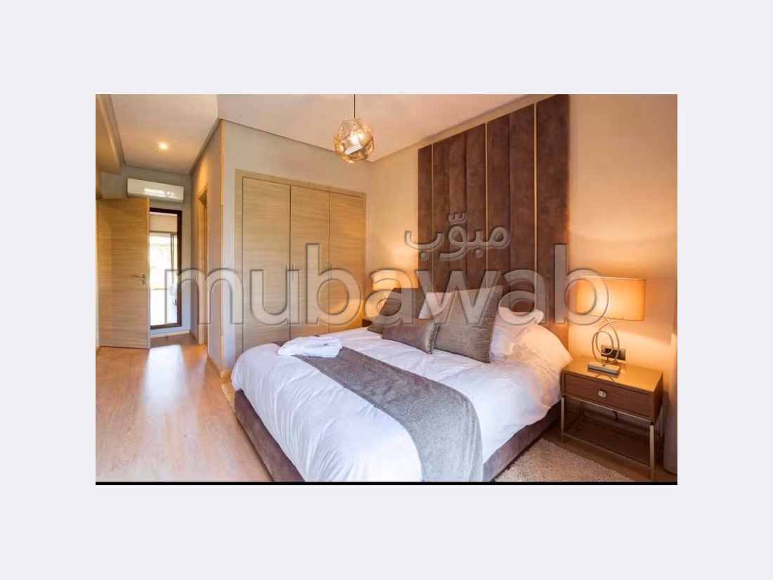 Magnífico piso en alquiler. 3 Habitacion grande. Bien decorado. 