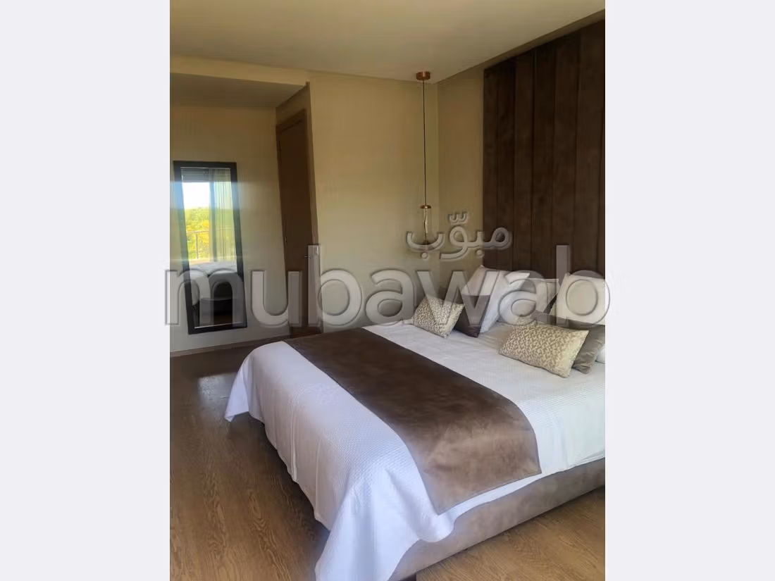 Magnífico piso en alquiler. 3 Habitacion grande. Bien decorado. 