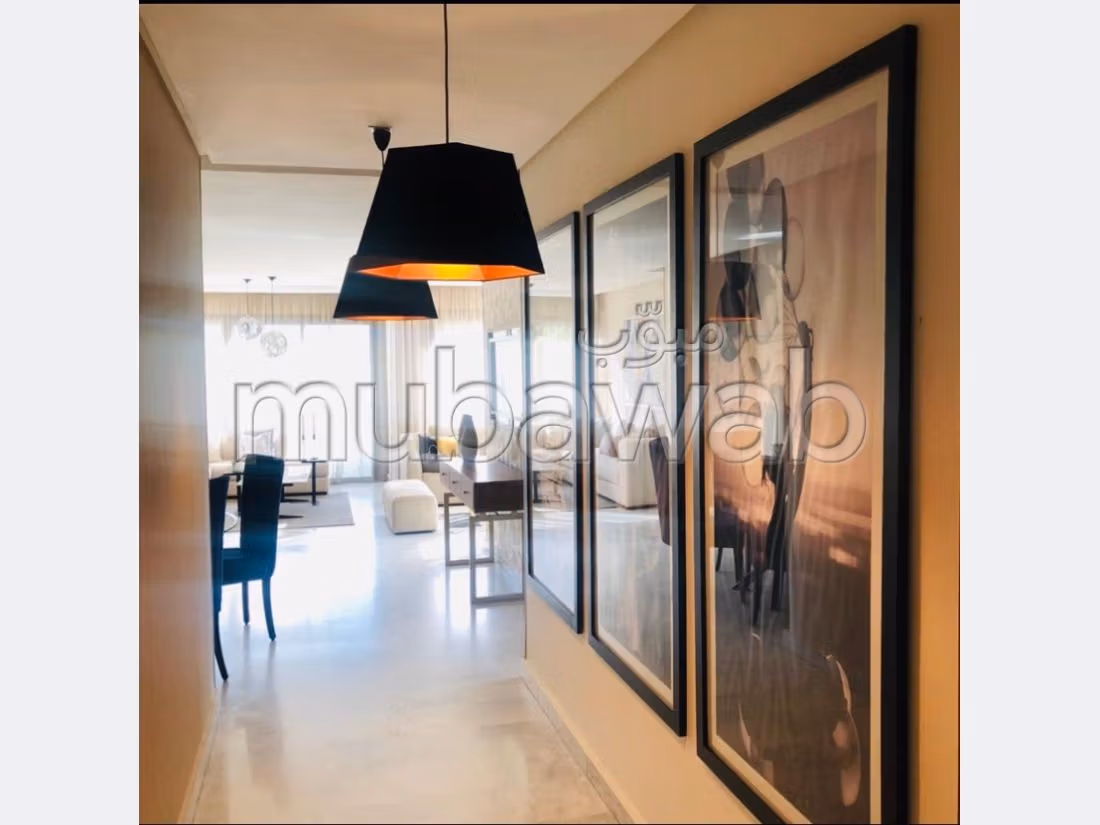 Magnífico piso en alquiler. 3 Habitacion grande. Bien decorado. 