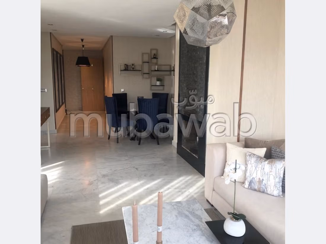 Magnífico piso en alquiler. 3 Habitacion grande. Bien decorado. 