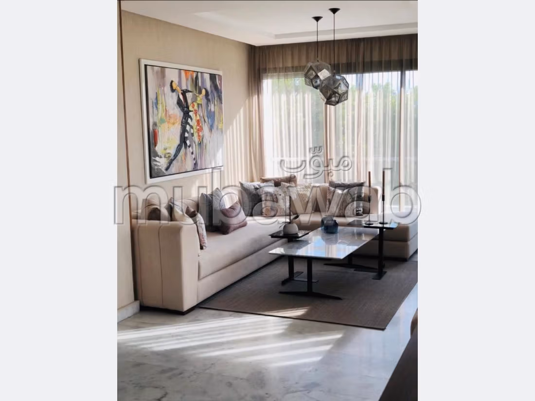 Magnífico piso en alquiler. 3 Habitacion grande. Bien decorado. 