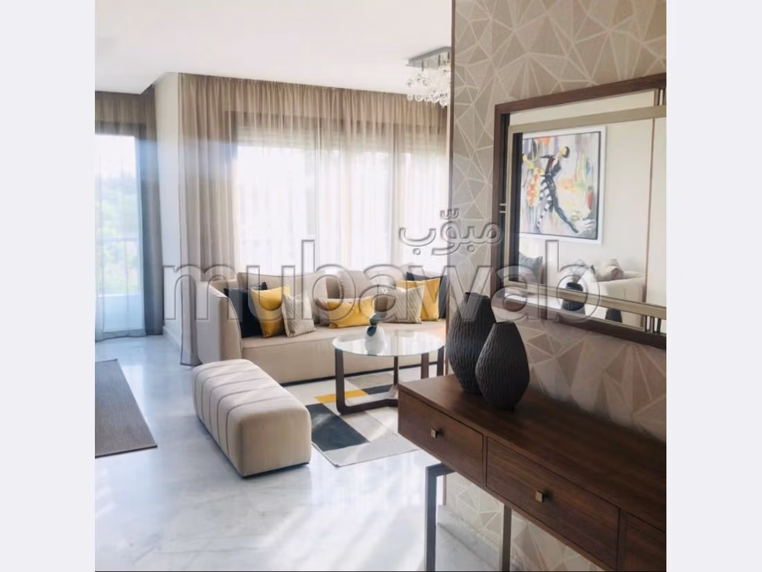 Magnífico piso en alquiler. 3 Habitacion grande. Bien decorado. 