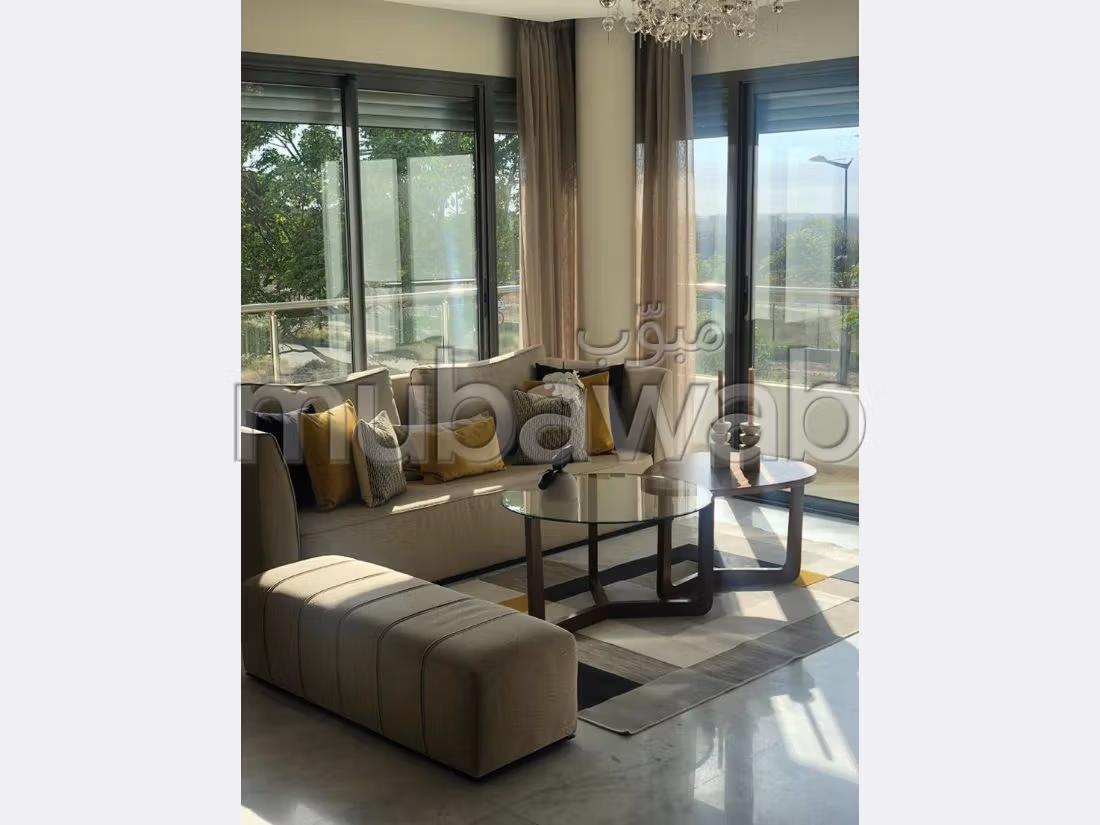 Magnífico piso en alquiler. 3 Habitacion grande. Bien decorado. 