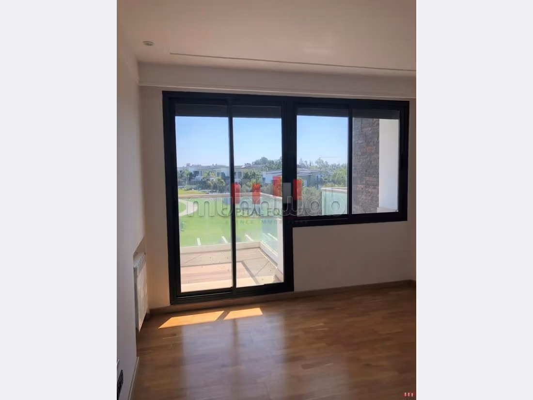 شقة للبيع ببوسكورة. 3 غرف. جو مكيف. 