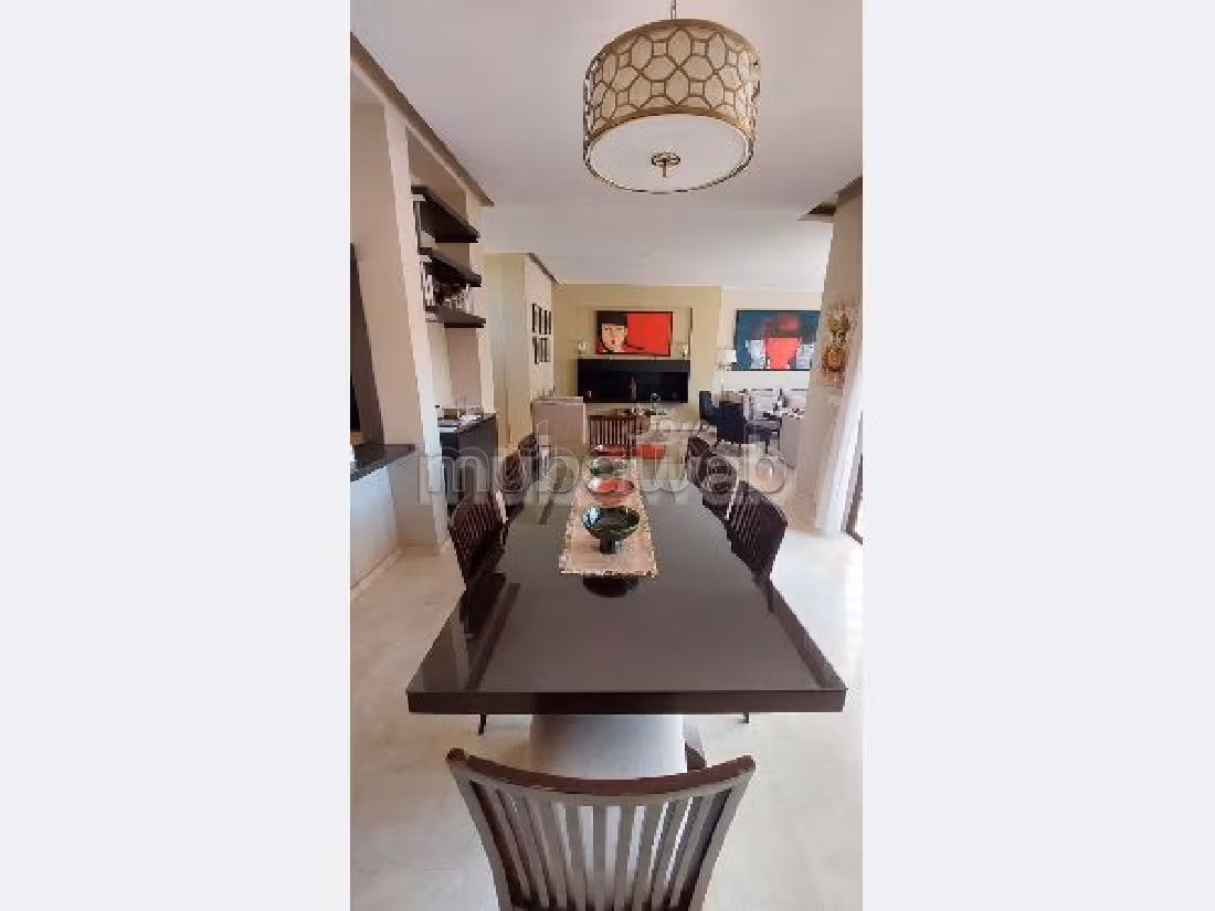 Affitto villa di lusso a Agdal. 6 ampi locali. Con ascensore e terrazzo.