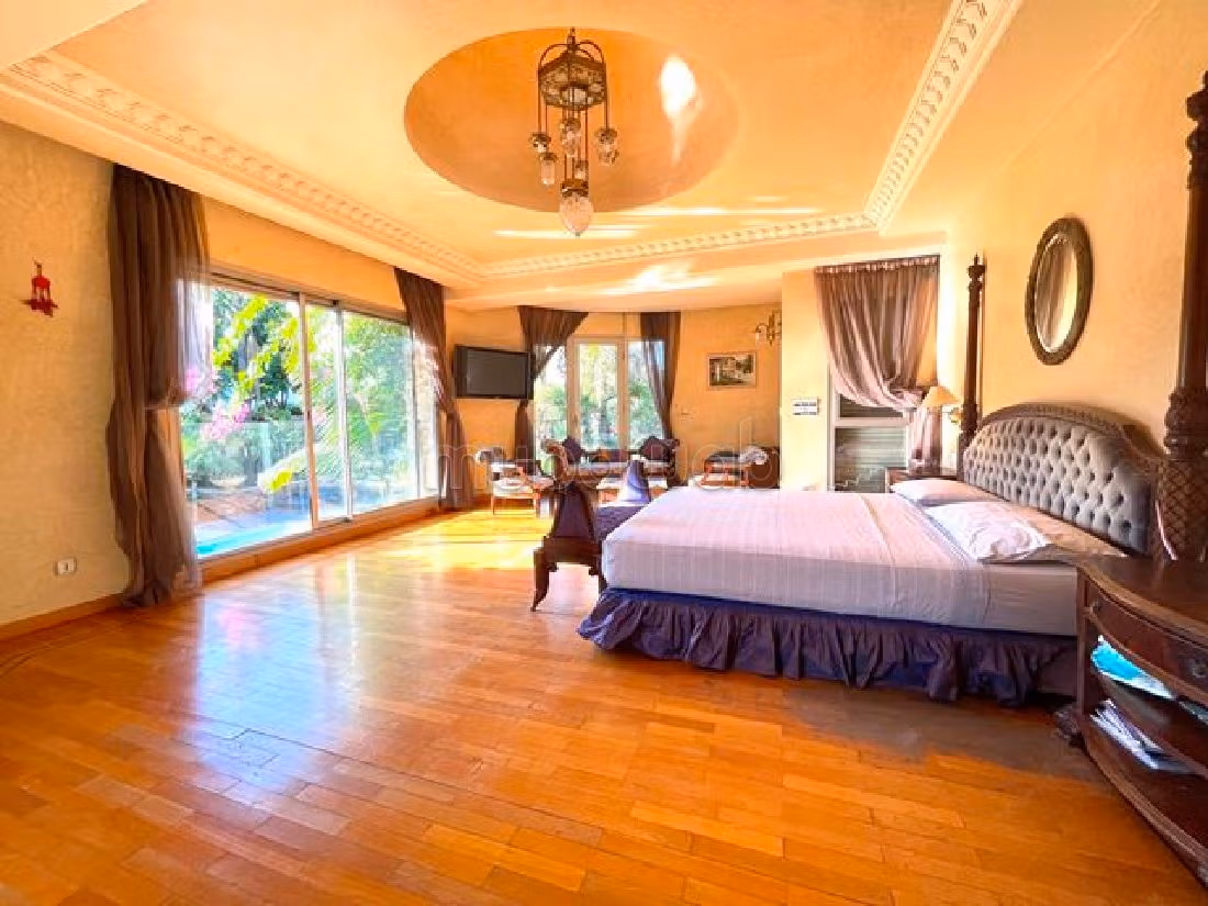 Magnifica villa in vendita a Californie. 5 camere da letto. Camino e piscina