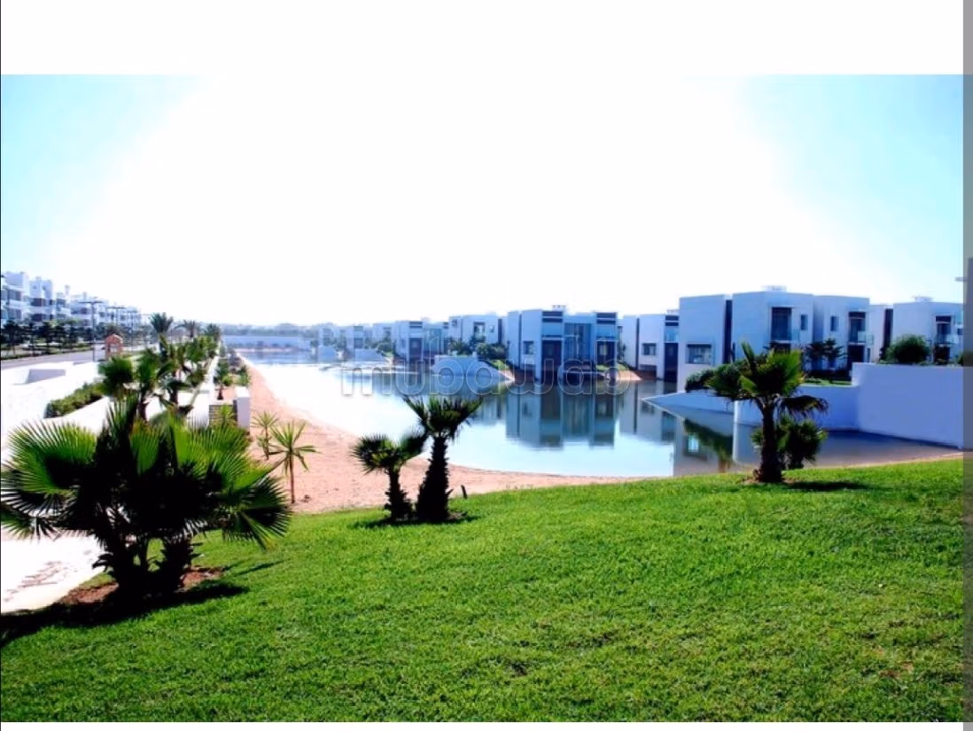 Te huur: appartementen in Plage Oued Cherrat. Totale oppervlakte 100 m². Satellietschotel en beveiligingssysteem