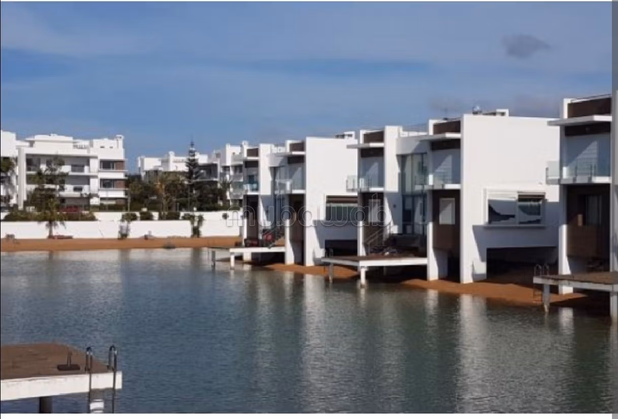 Te huur: appartementen in Plage Oued Cherrat. Totale oppervlakte 100 m². Satellietschotel en beveiligingssysteem