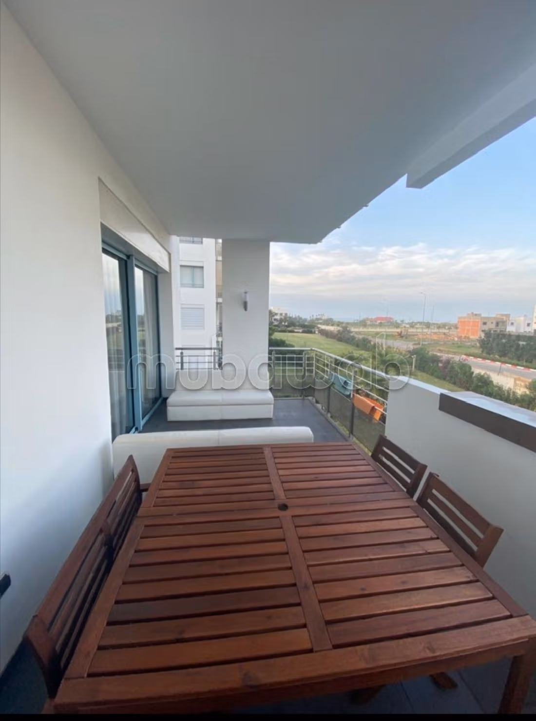 Te huur: appartementen in Plage Oued Cherrat. Totale oppervlakte 100 m². Satellietschotel en beveiligingssysteem