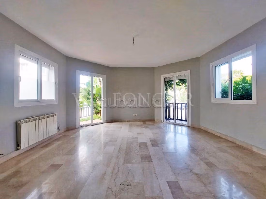 Casa di lusso in vendita. 4 camere da letto. Giardino, terrazzo