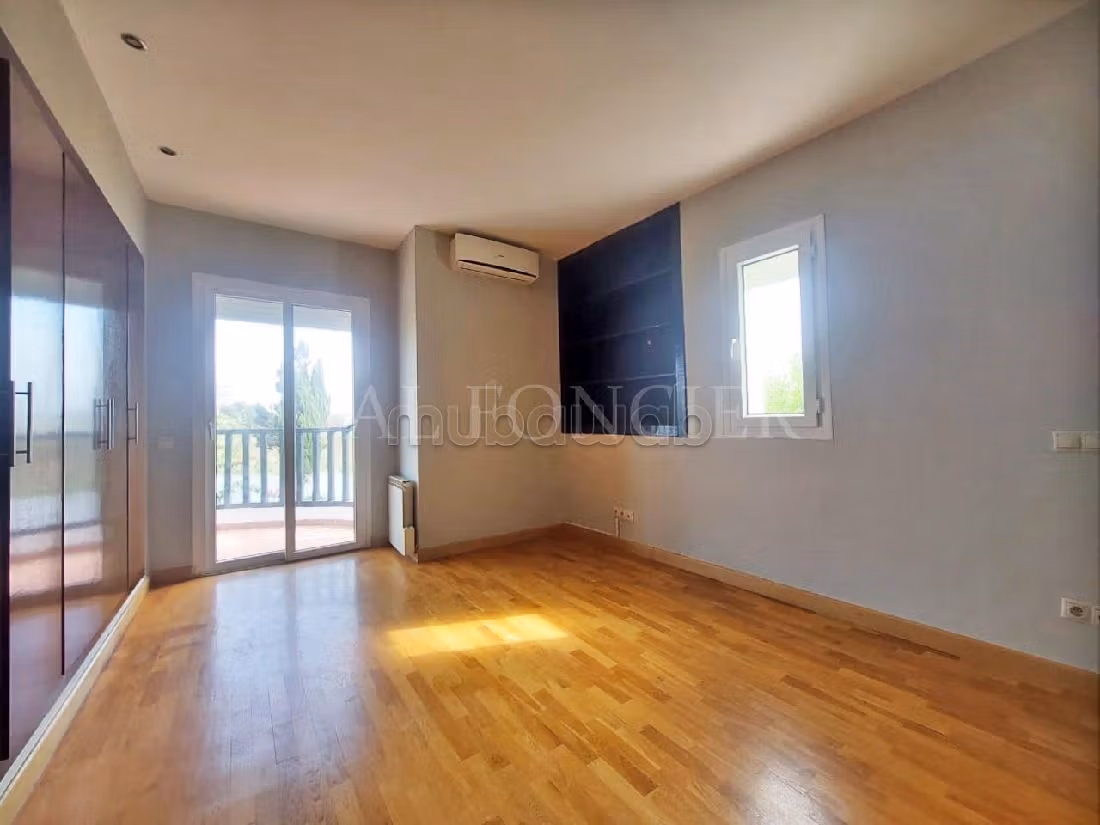 Casa di lusso in vendita. 4 camere da letto. Giardino, terrazzo