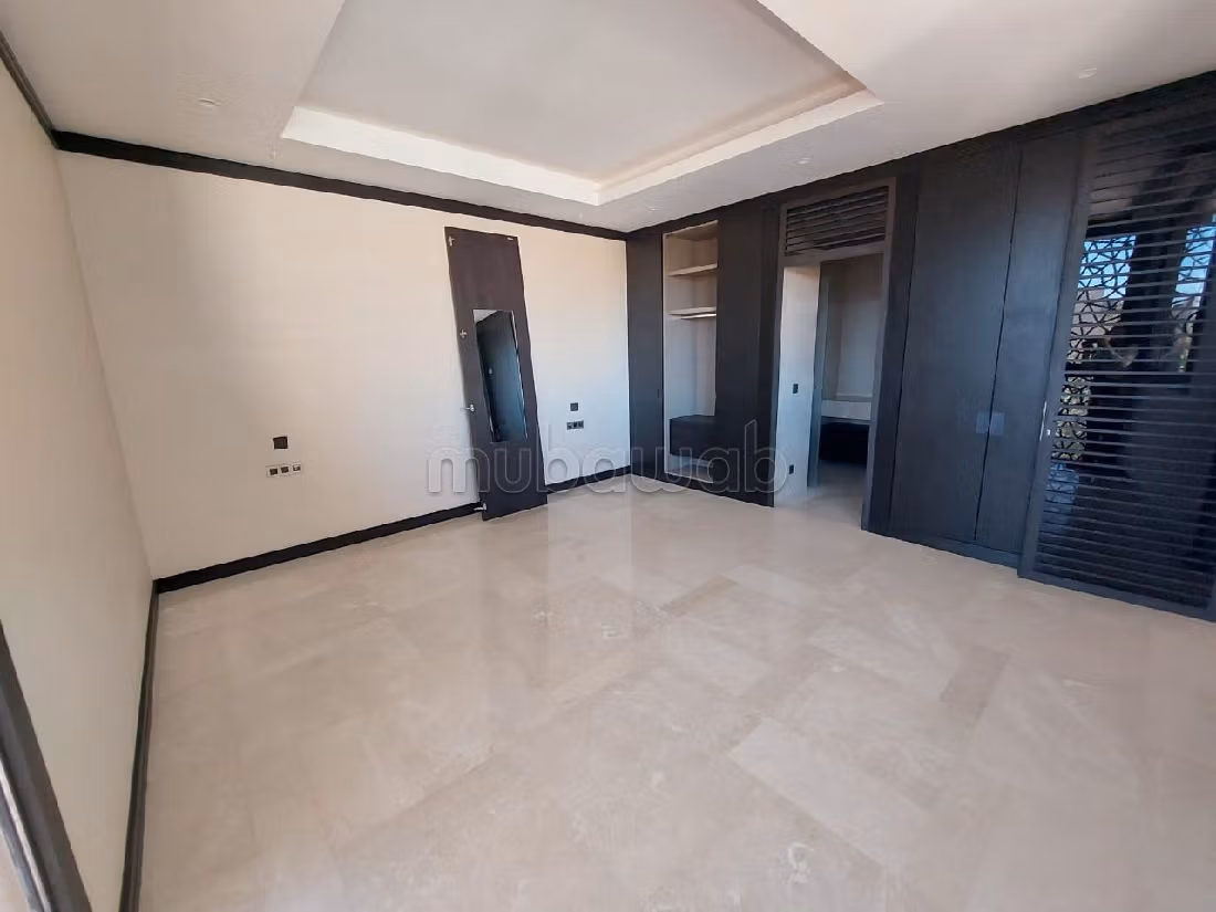 Piso en venta en Hivernage. 3 habitaciones grandes. Doble acristalamiento y puerta blindada