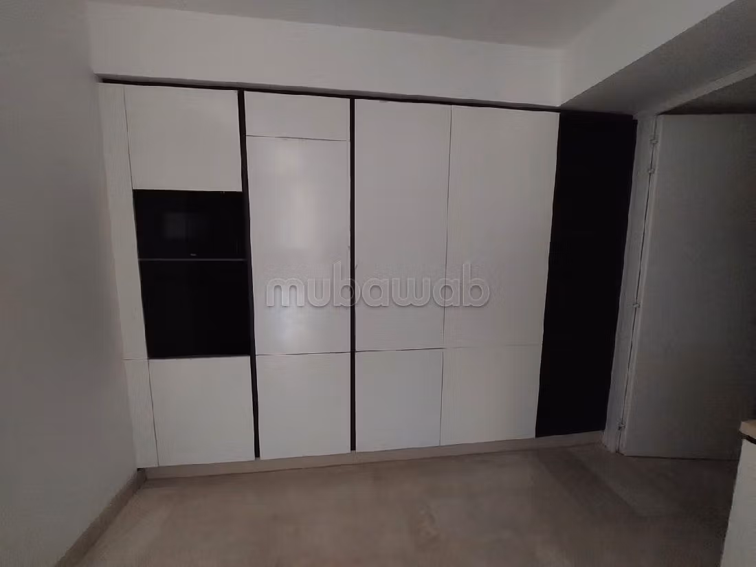 Piso en venta en Hivernage. 3 habitaciones grandes. Doble acristalamiento y puerta blindada