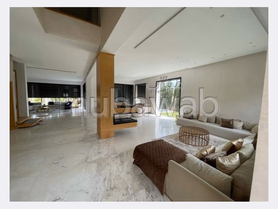 Eccezionale villa in vendita a Californie. Superficie totale 602 m². Camino e piscina. 