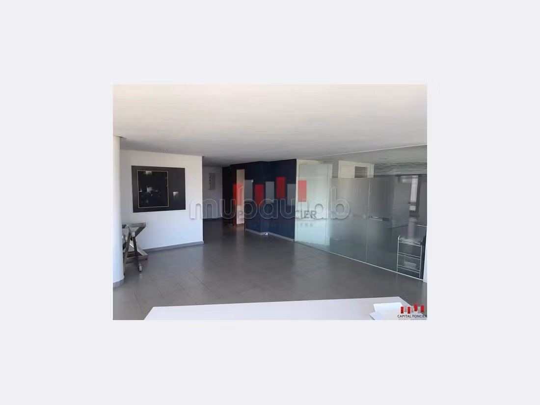 Offices for sale. Large area 134 m². Double glazed windows. 