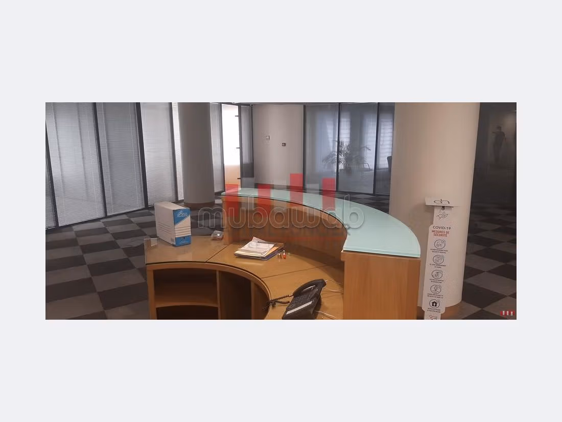 Offices for sale. Area of 400 m². General air conditioning. 