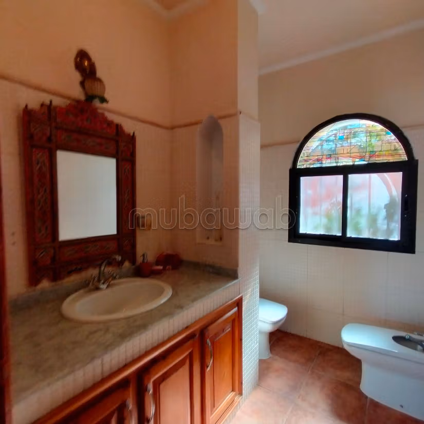 فيلا رائعة للايجار ب ميستر خوش. 4 غرف ممتازة. مفروشة.