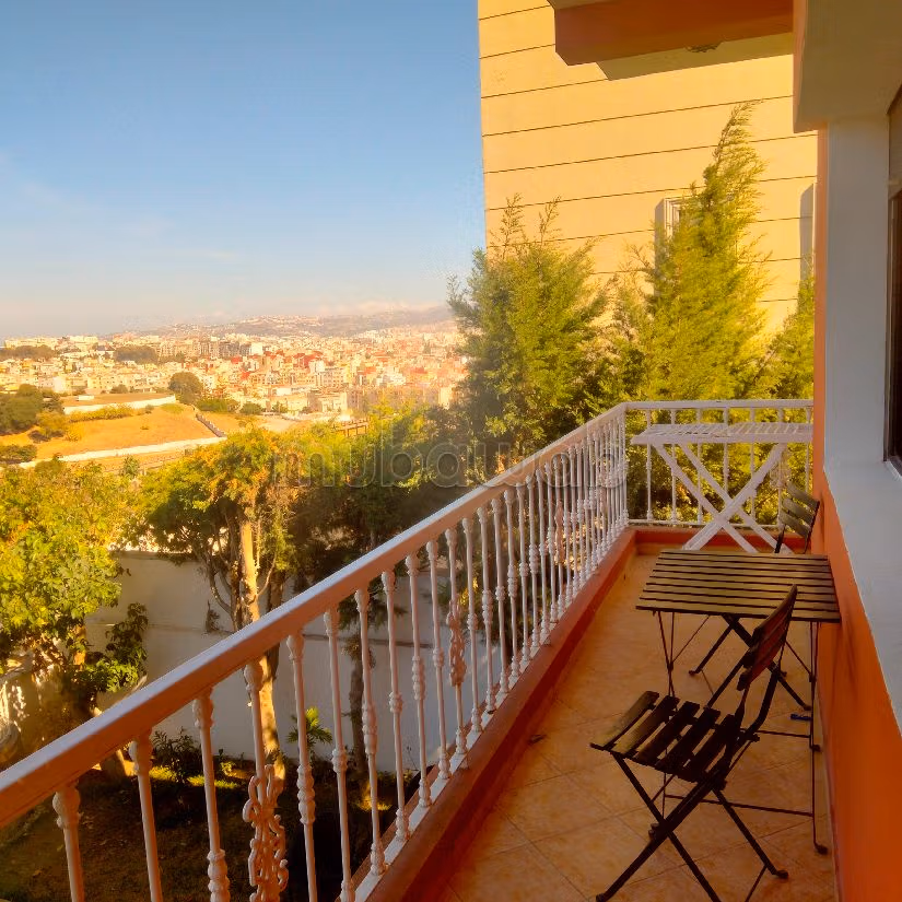 فيلا رائعة للايجار ب ميستر خوش. 4 غرف ممتازة. مفروشة.