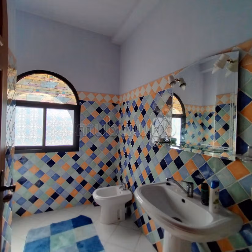 فيلا رائعة للايجار ب ميستر خوش. 4 غرف ممتازة. مفروشة.