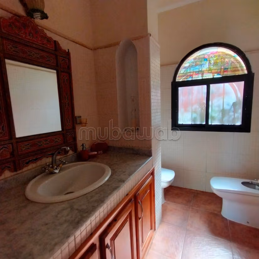 فيلا رائعة للايجار ب ميستر خوش. 4 غرف ممتازة. مفروشة.