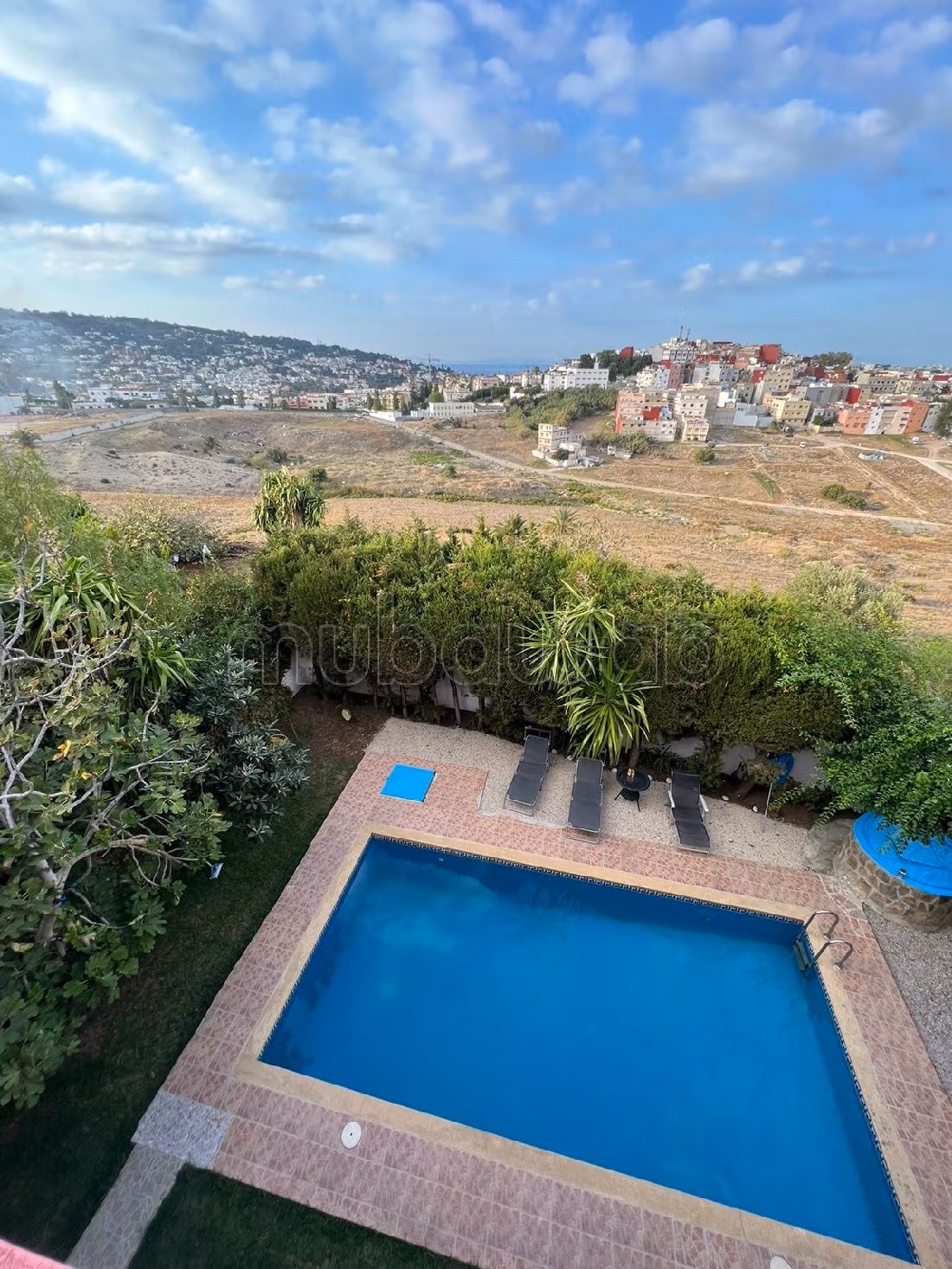 فيلا رائعة للايجار ب ميستر خوش. 4 غرف ممتازة. مفروشة.