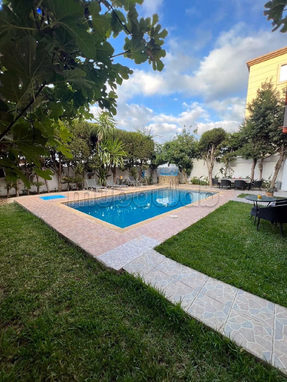 فيلا رائعة للايجار ب ميستر خوش. 4 غرف ممتازة. مفروشة.