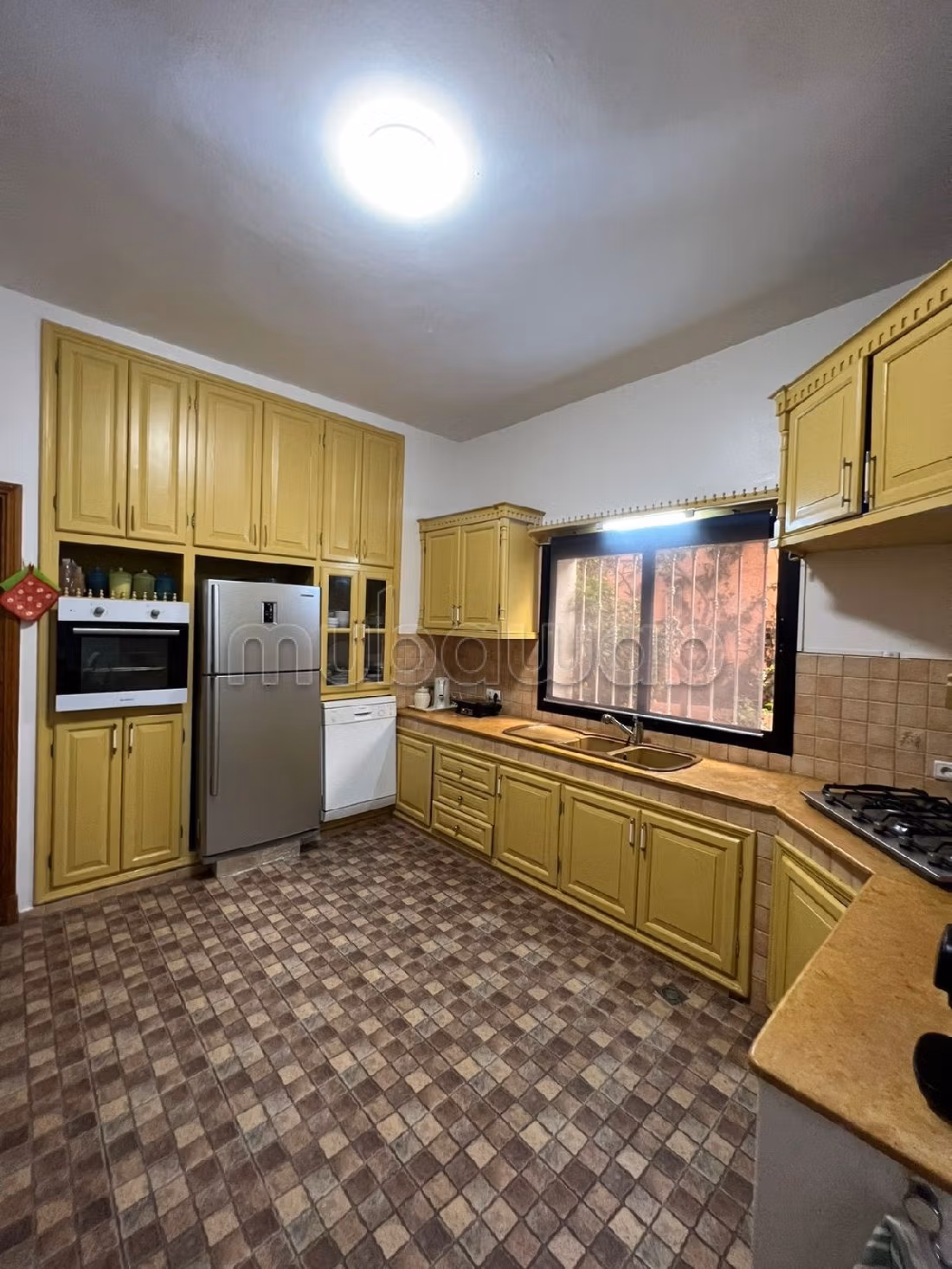 فيلا رائعة للايجار ب ميستر خوش. 4 غرف ممتازة. مفروشة.